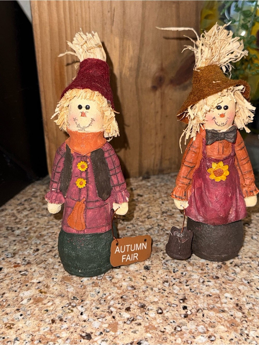 Primitive Autumn Fair Scarecrow Couple Figurines – Rustic Fall Décor